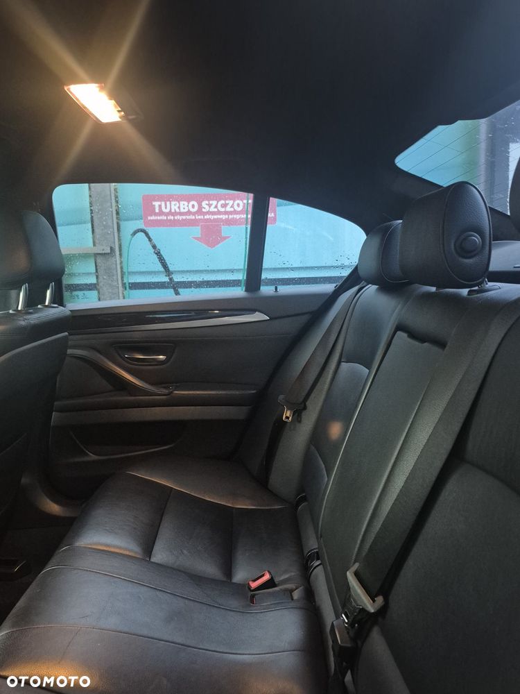 BMW Seria 5 528i - 5