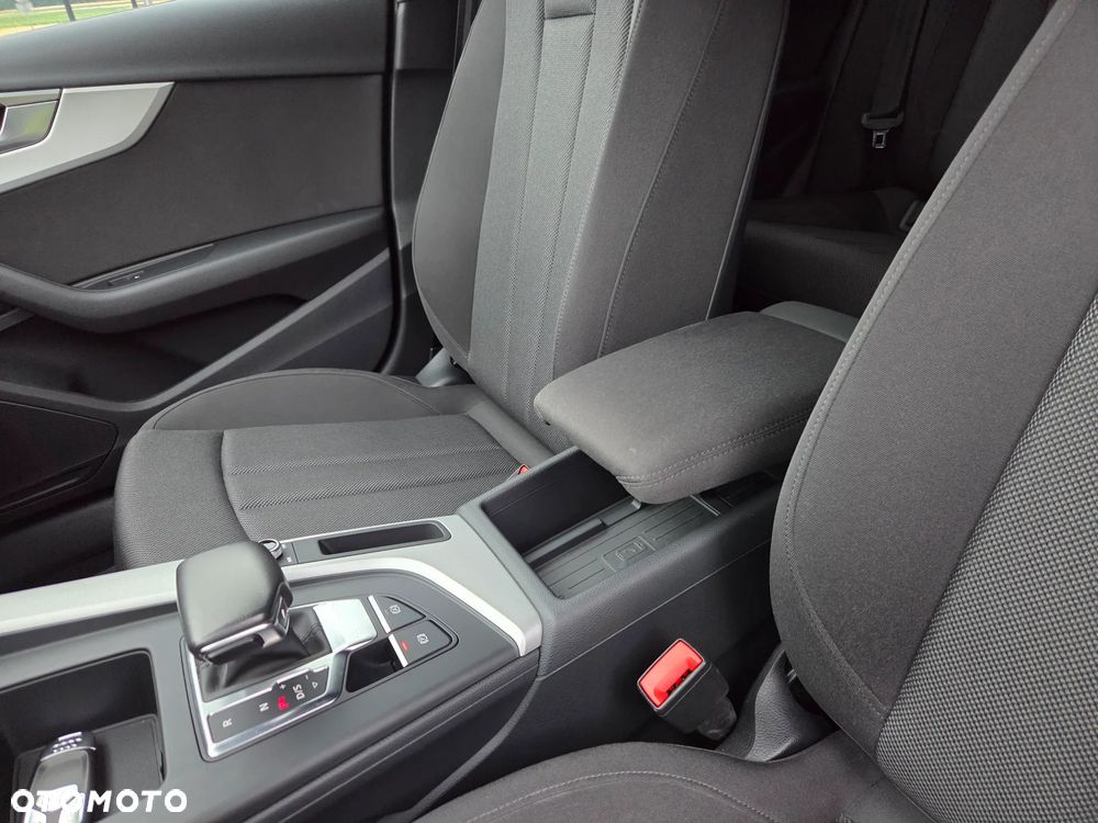 Audi A4 Avant 40 TDI quattro S tronic S line - 32
