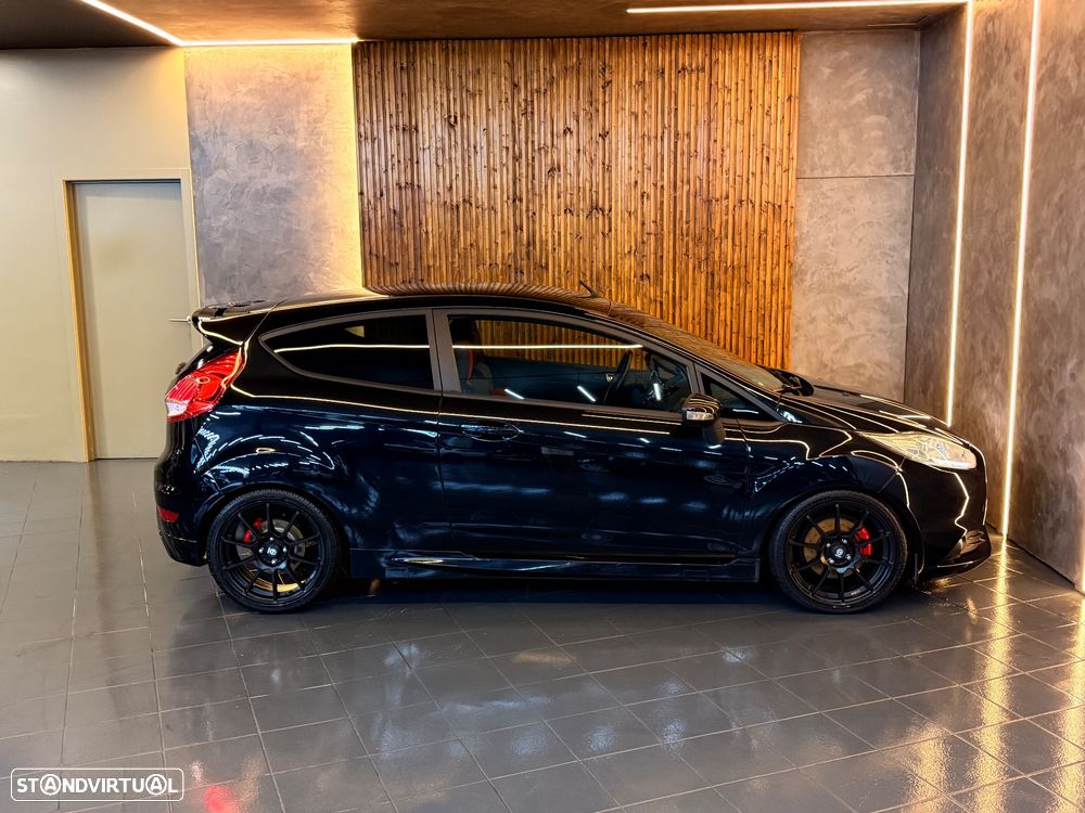 Ford Fiesta 1.6 EcoBoost c/ Pack Pele Desportiva ST - 16