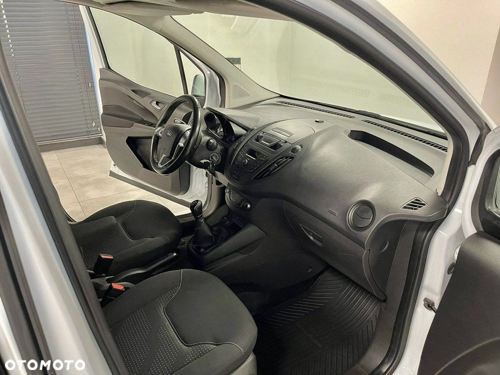 Ford Transit Courier - 28