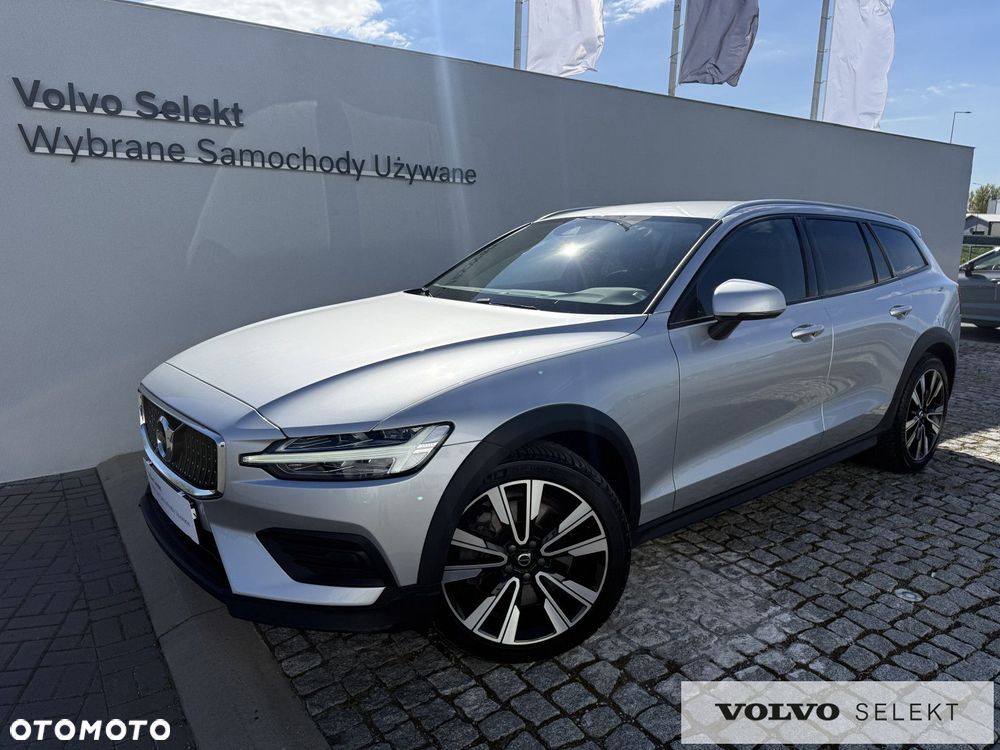 Volvo V60 Cross Country - 1