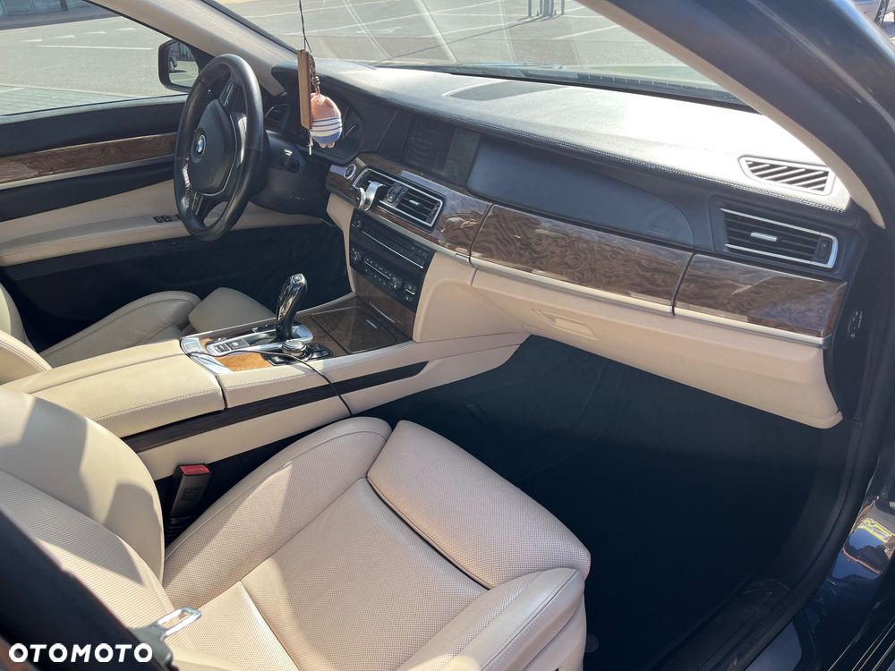 BMW Seria 7 740d - 21