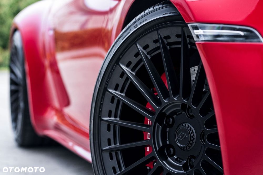 Porsche 911 Carrera 4S - 23