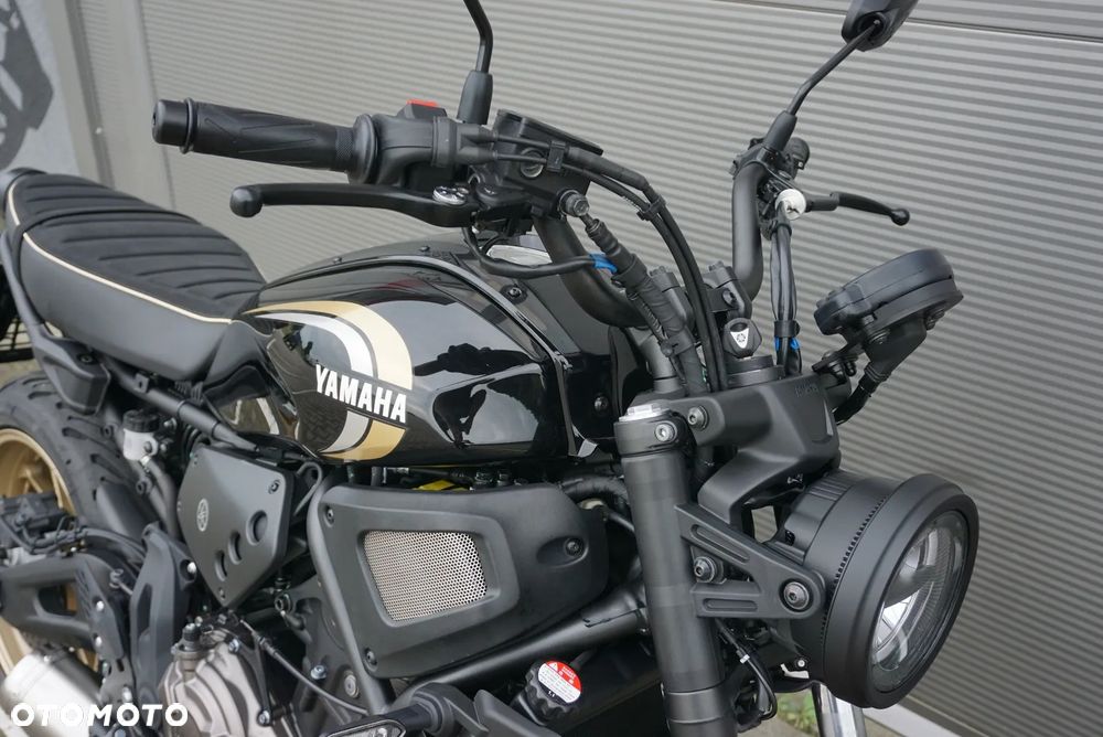 Yamaha XSR - 11