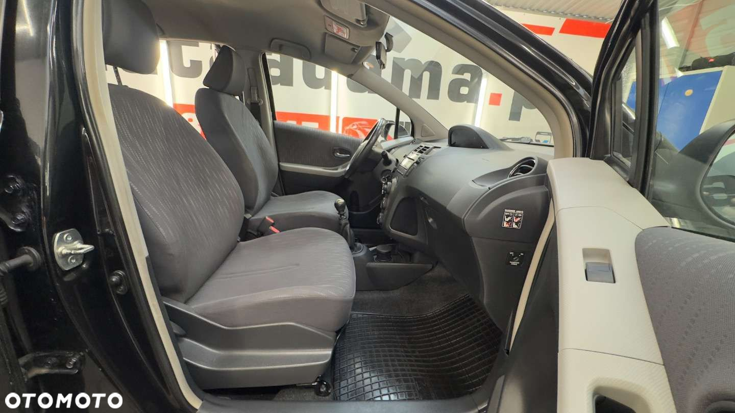 Toyota Yaris - 38