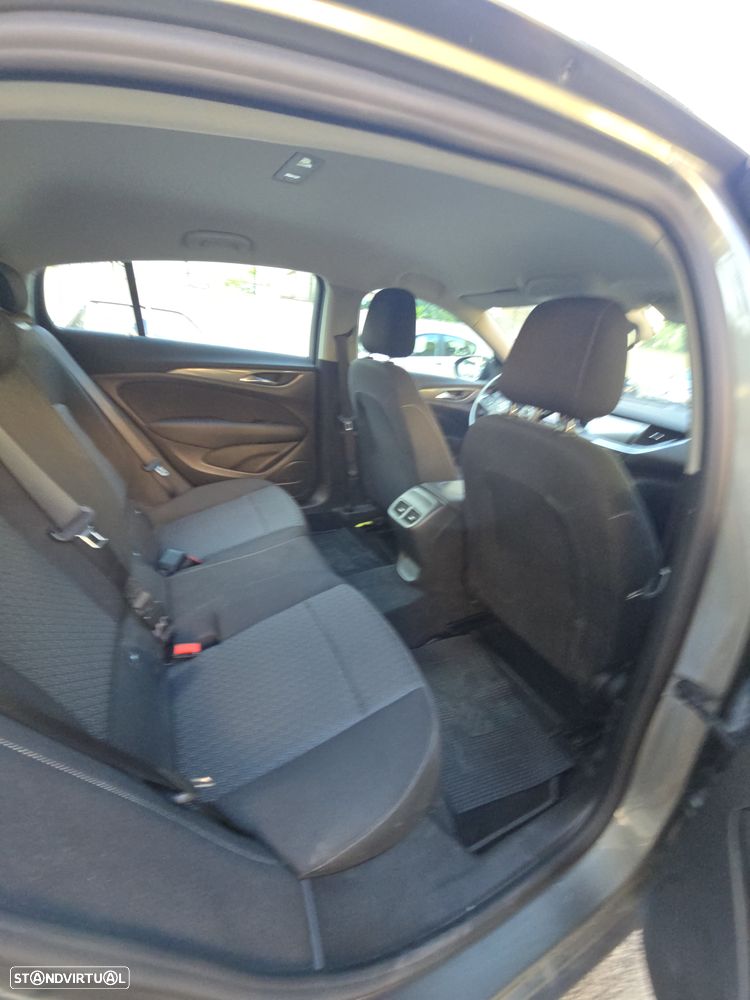Opel Insignia 1.6 CDTI executive S/S - 24