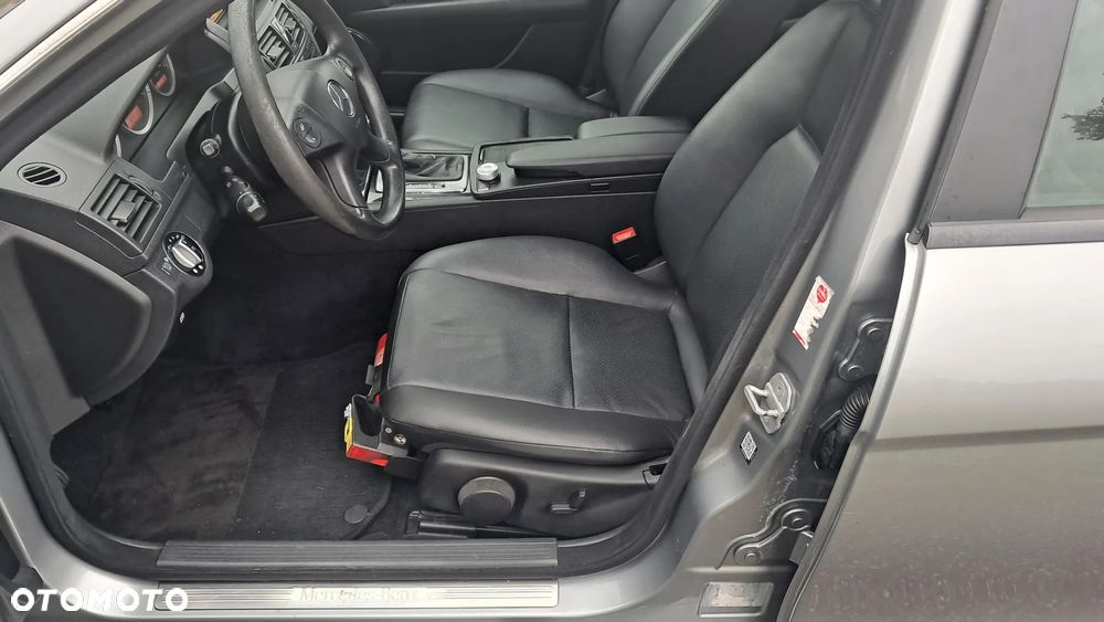 Mercedes-Benz Klasa C 200 T CDI DPF Automatik BlueEFFICIENCY Elegance - 9
