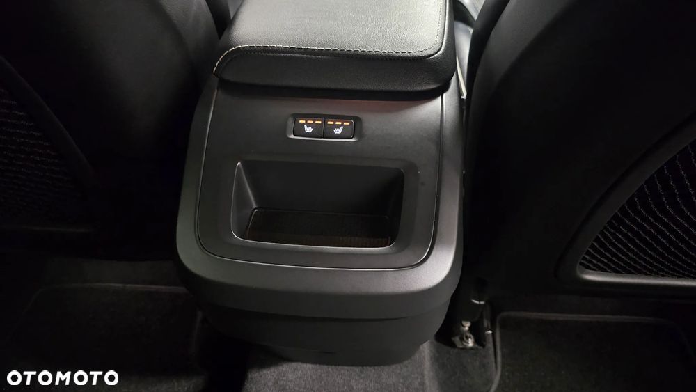 Volvo XC 60 B4 B Plus Dark - 19