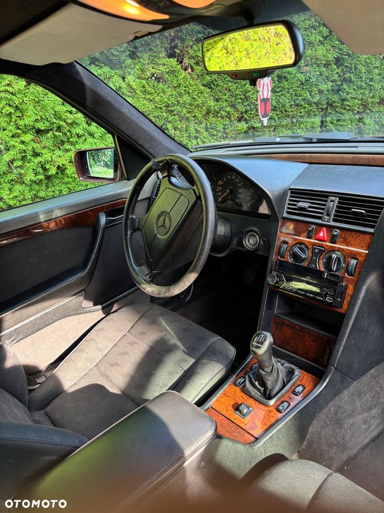 Mercedes-Benz Klasa C 250 D Turbo Elegance - 11