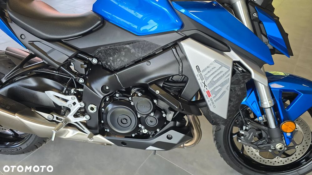 Suzuki GSX - 24