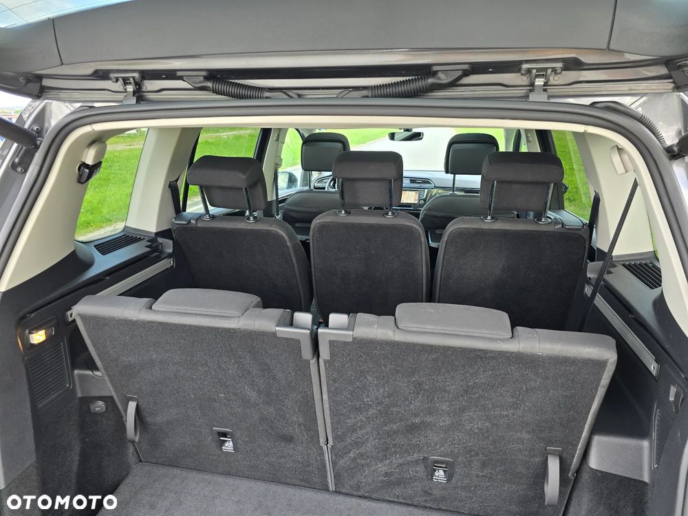Volkswagen Touran 2.0 TDI SCR Highline - 30