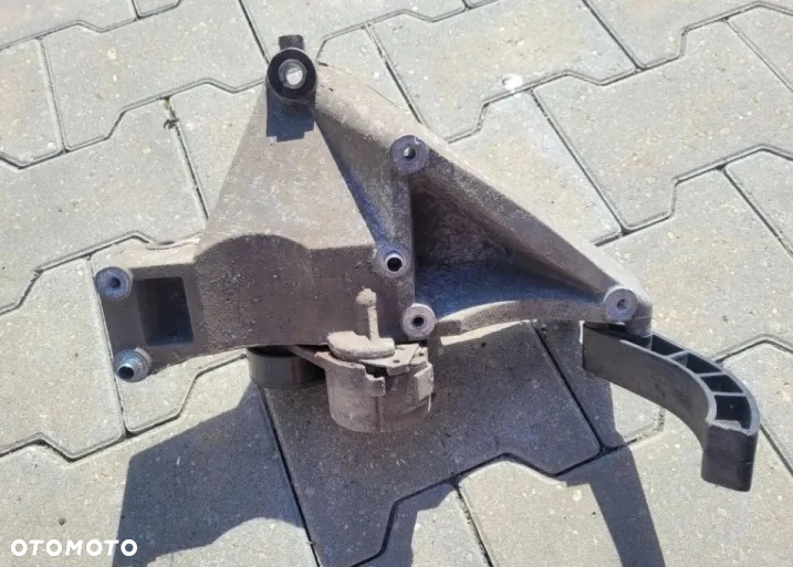 Łapa wspornik alternatora Fiat Stilo 1,2 16V 2003r - 3