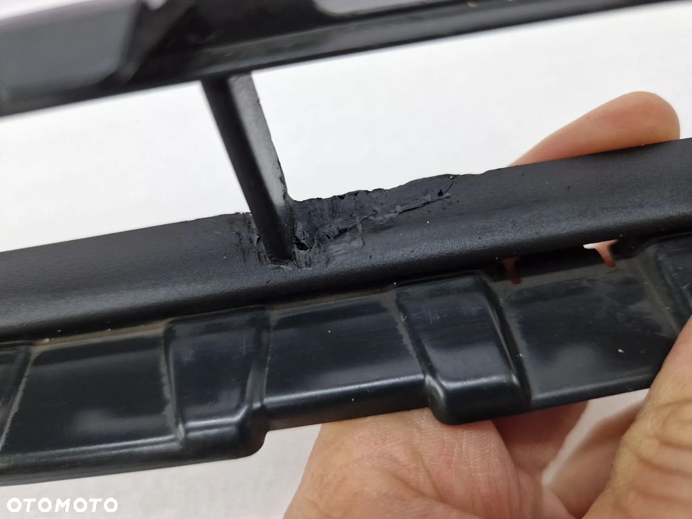 AUDI A3 8V3 8V S-LINE KRATKA ŚRODKOWA ZDERZAKA PRZEDNIEGO PRZÓD , NR 8V3807647 , NR AUKCJI KR221 - 5