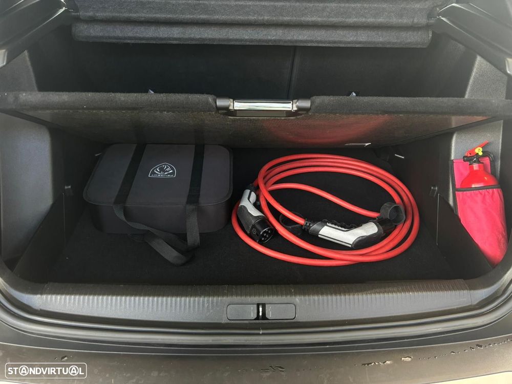 Peugeot e-2008 50 kWh GT - 15