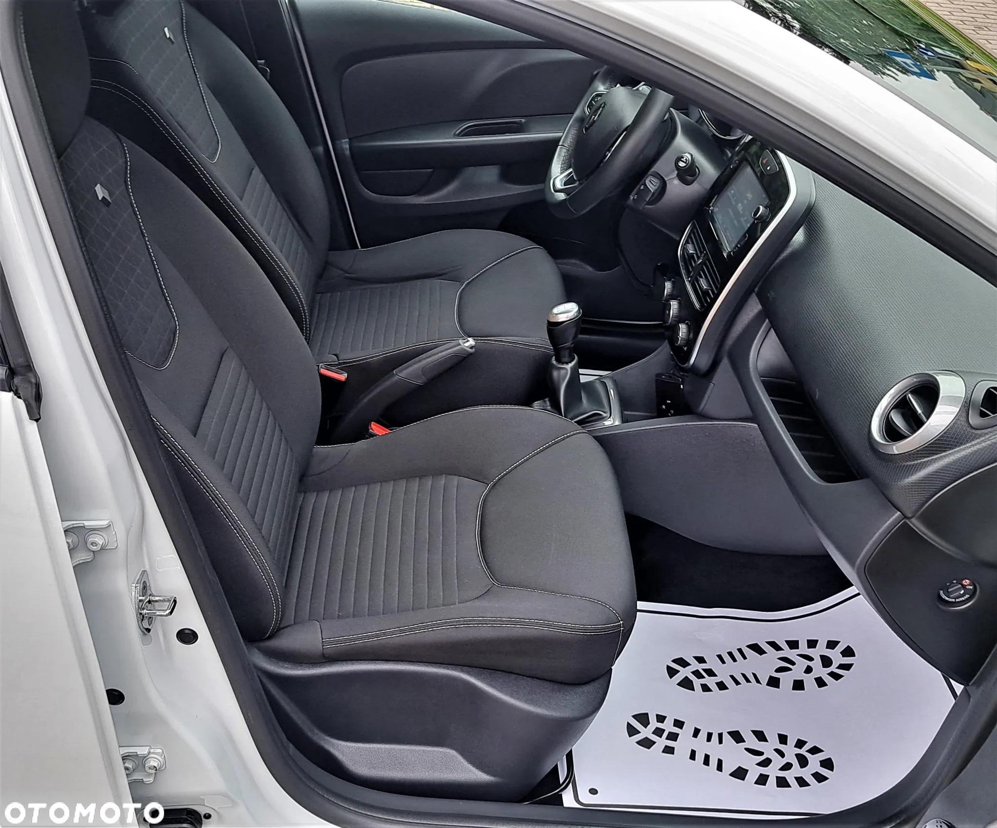Renault Clio 1.2 16V Limited - 25