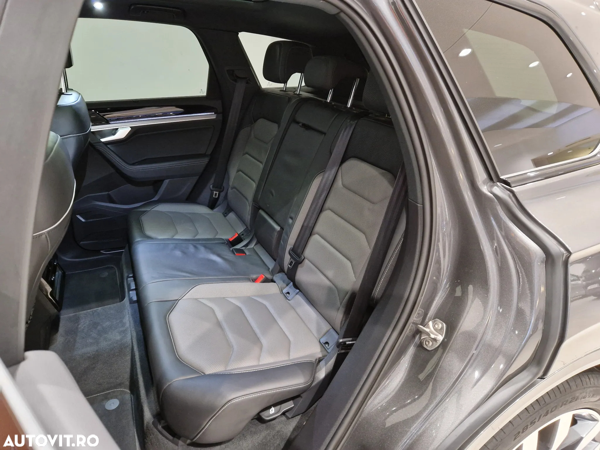 Volkswagen Touareg V6 TDI 4MOTION R-Line - 14