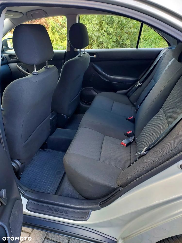 Toyota Avensis - 23