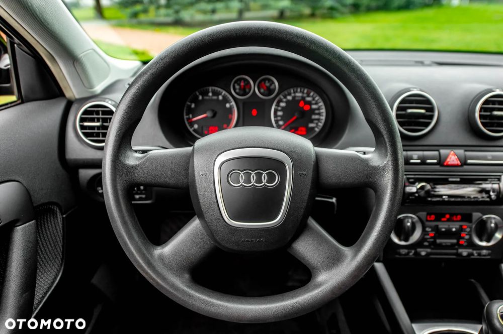 Audi A3 Sportback 1.6 Ambiente - 24