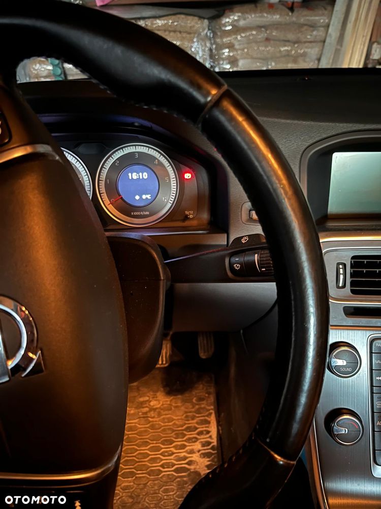 Volvo S60 D2 R-Design - 23