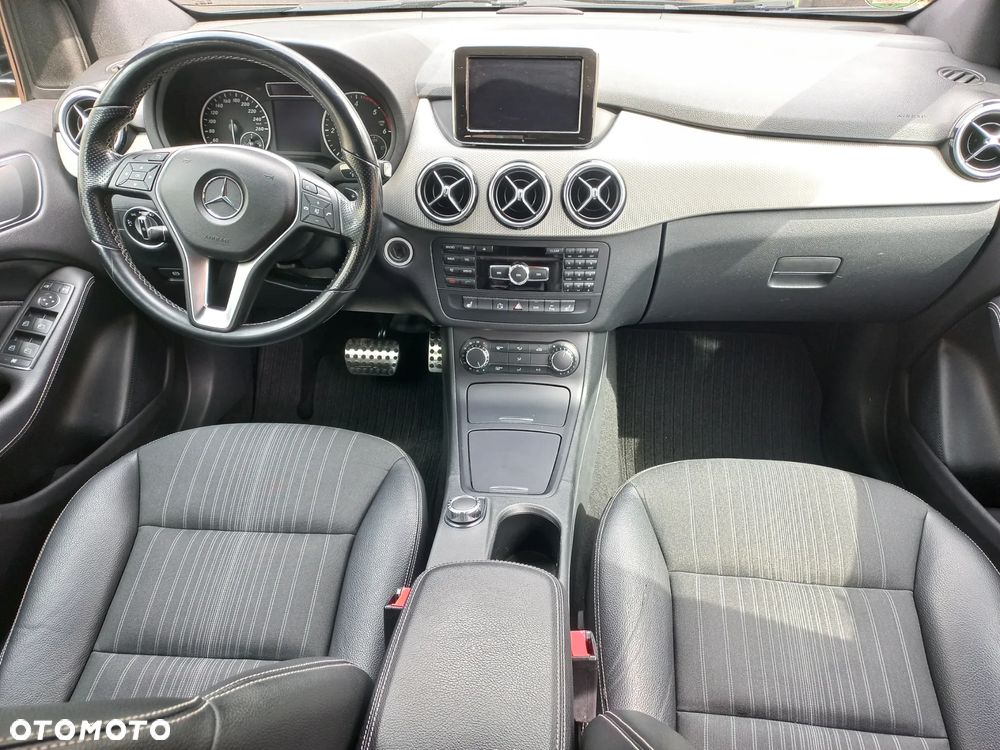 Mercedes-Benz Klasa B 180 CDI (BlueEFFICIENCY) 7G-DCT - 16