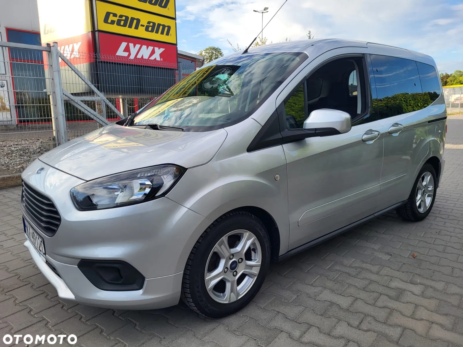 Ford Tourneo Courier ver-1-5-tdci-titanium - 3