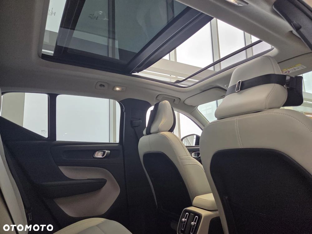 Volvo XC 40 B4 Plus Black Edition - 23