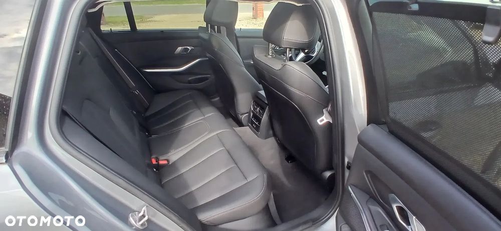 BMW Seria 3 318i M Sport - 22