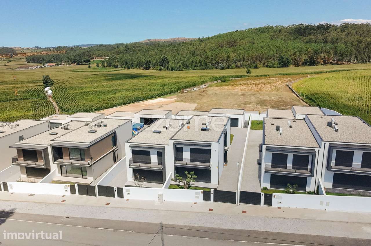 Moradia geminada T4 em Gondifelos , Vila Nova de Famalicão. - Grande imagem: 2/26
