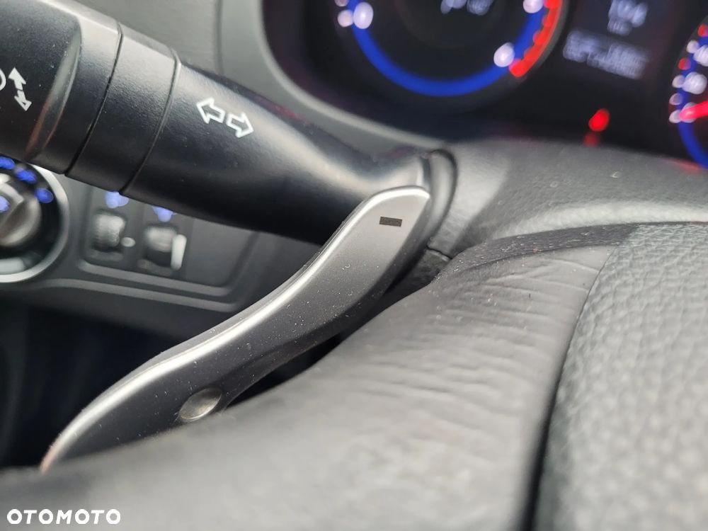 Hyundai i40 i40cw 1.7 CRDi Automatik Fifa World Cup Edition Silver - 25