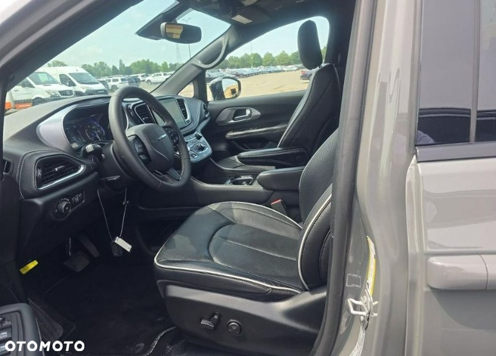 Chrysler Pacifica - 7
