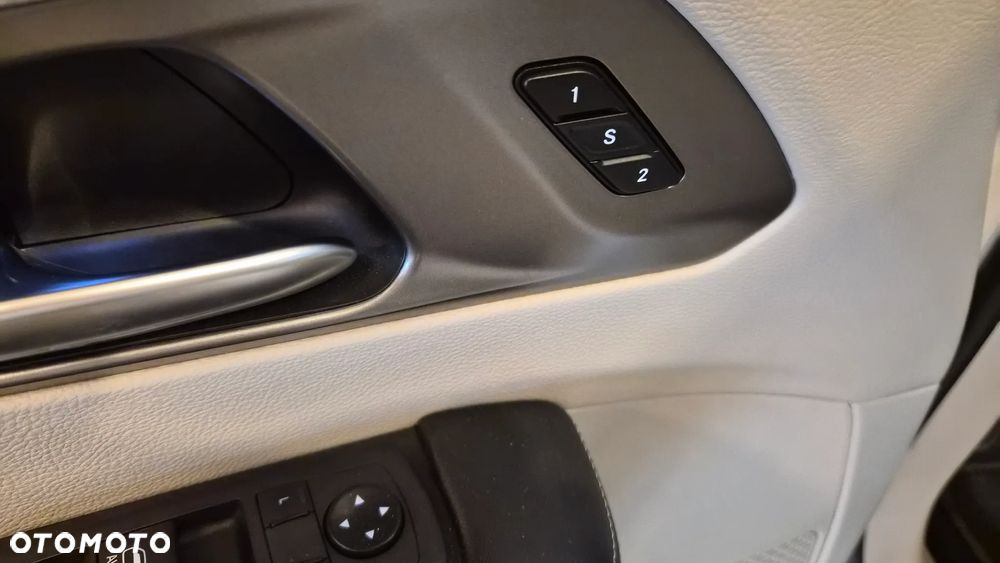 Chrysler Pacifica - 15