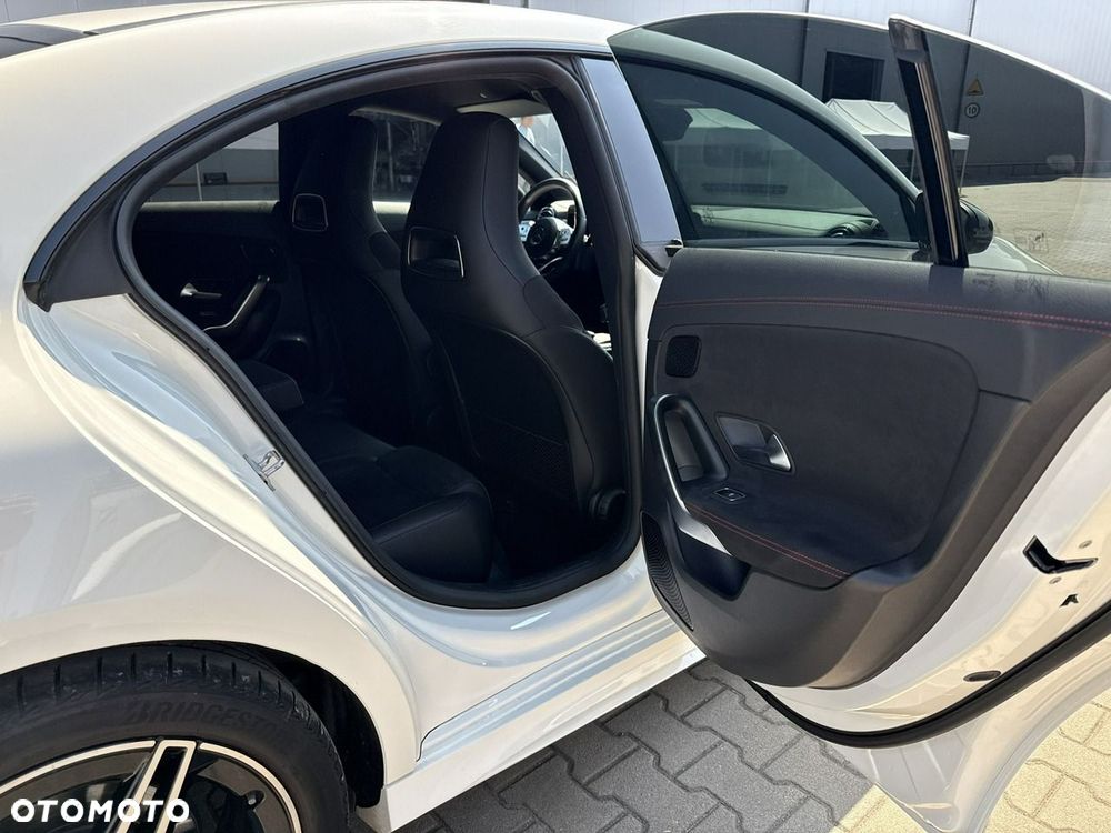 Mercedes-Benz CLA 200 7G-DCT - 18