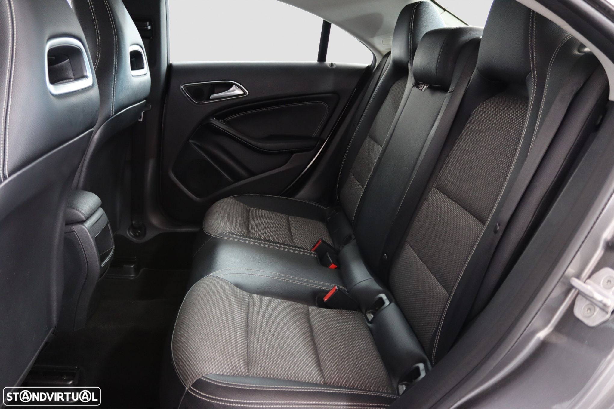 Mercedes-Benz CLA 180 - 13
