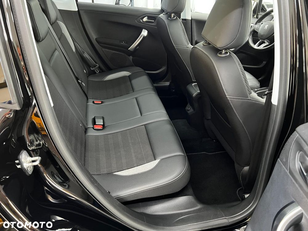 Peugeot 2008 PureTech 130 Stop&Start EAT6 Black Edition - 23