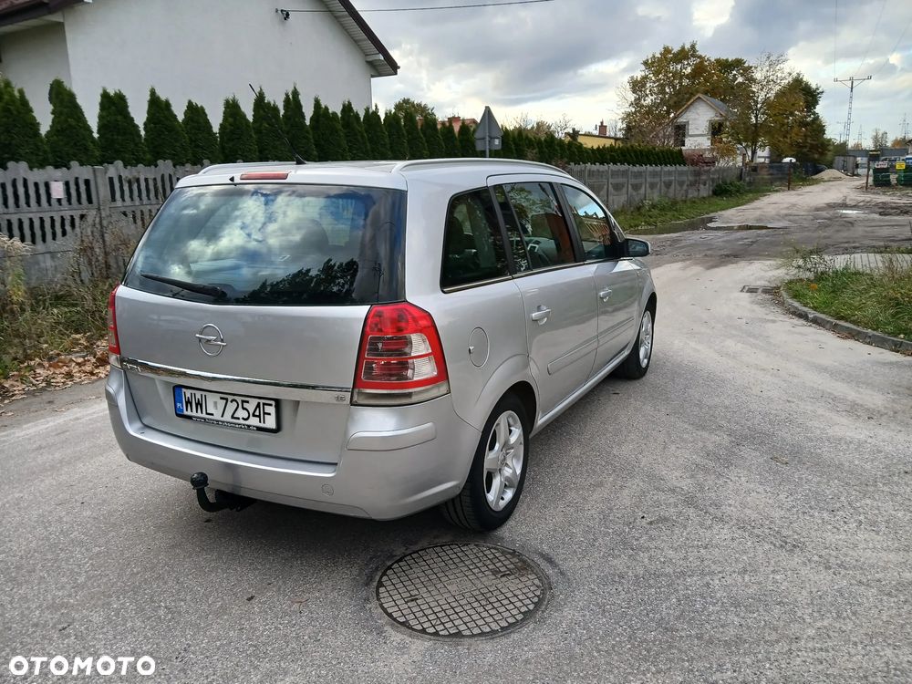 Opel Zafira - 10