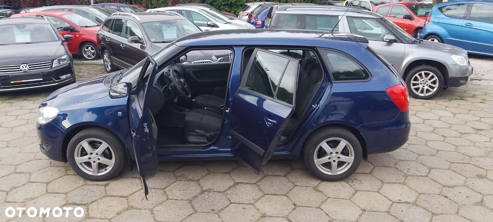 Skoda Fabia 2011 photo 5