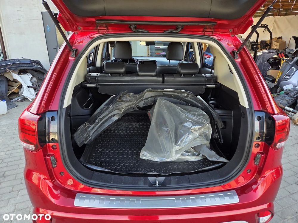 Mitsubishi Outlander - 32