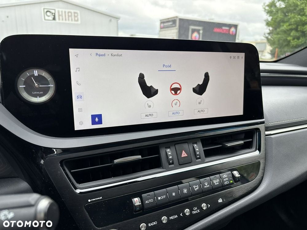 Lexus ES 300h Business Edition - 25