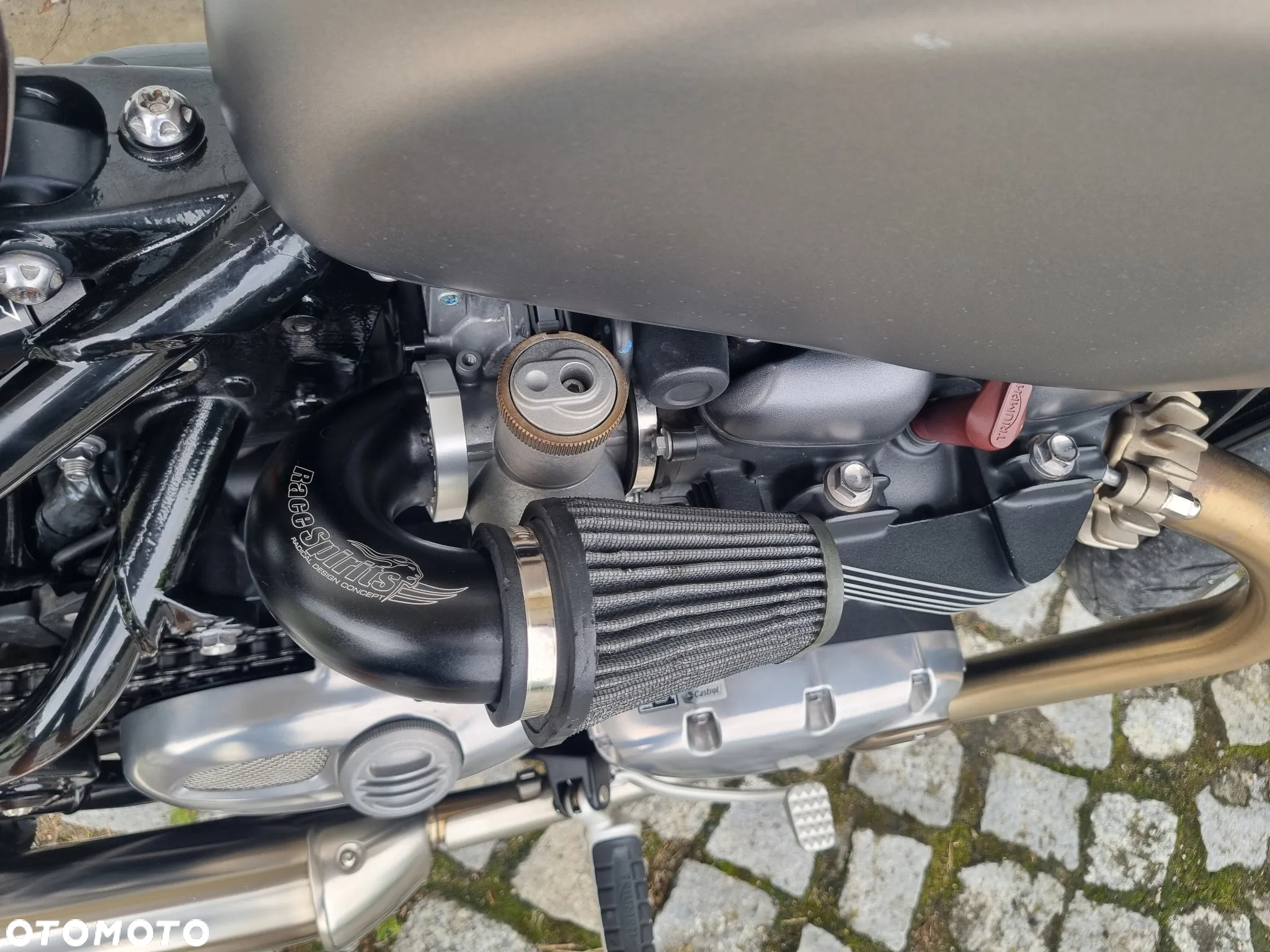 Triumph Bonneville Bobber - 9