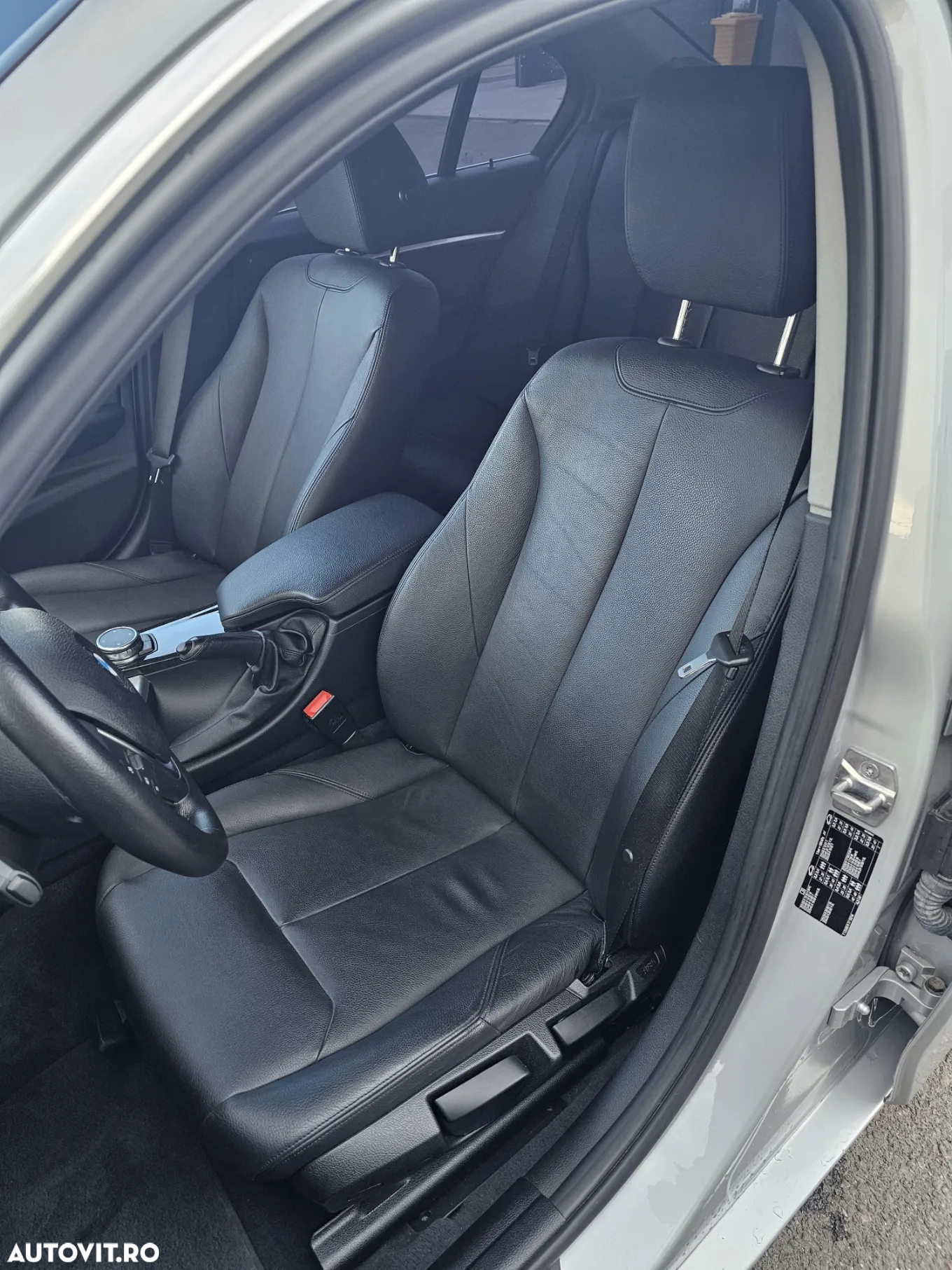 BMW Seria 3 320d Aut. Luxury Line - 7