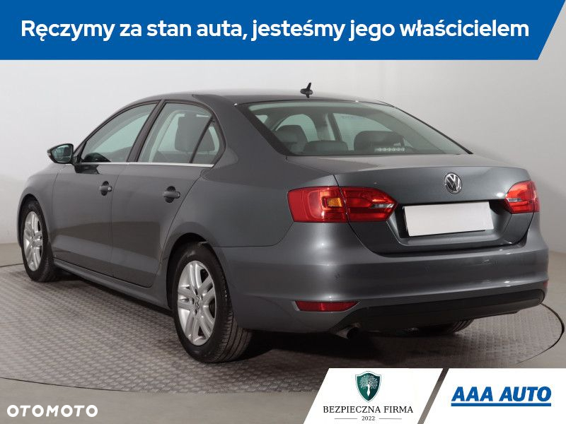 Volkswagen Jetta - 5