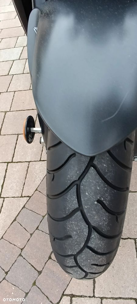 Suzuki GSX 1000 - 16