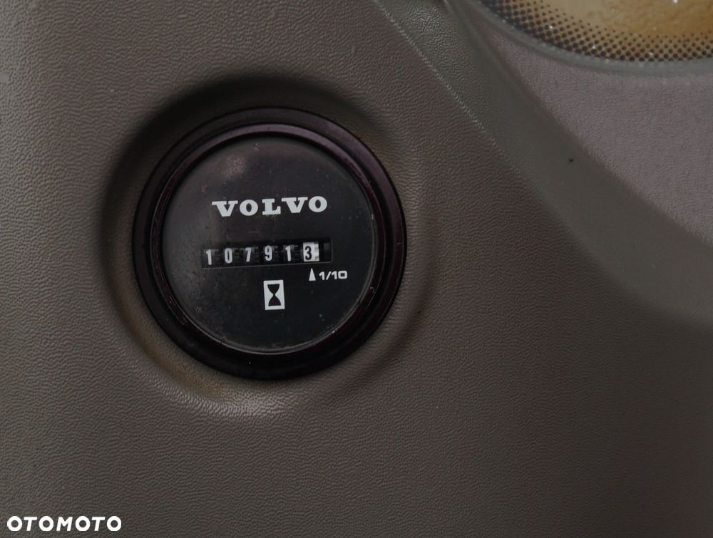 Volvo ECR 235 L - 13