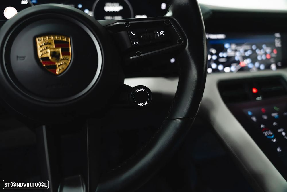 Porsche Taycan Turbo - 32