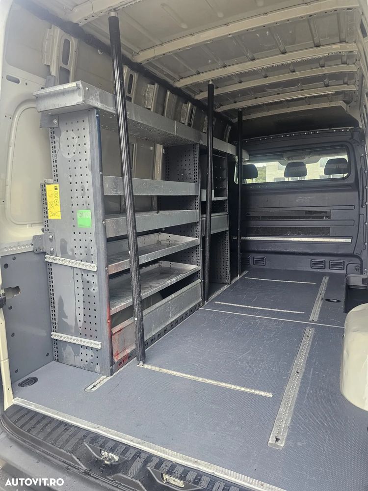 Mercedes-Benz Sprinter 316 CDI Model 2018 Climă Comenzi pe volan Pilot automat Navigație Mare Încălzire scaun șofer Scaun pe pernă aer Cameră video pe marșalier Banchetă 3 Locuri Rafturi metalice - 16