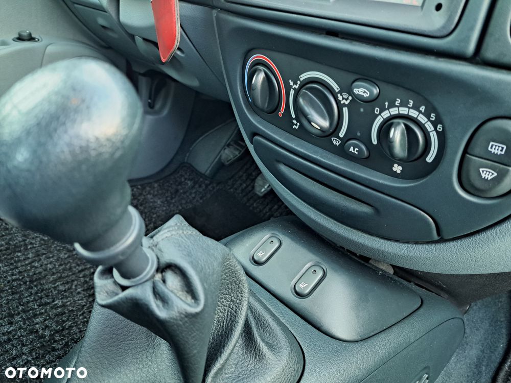 Renault Megane 2.0 RT - 12