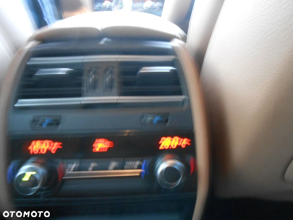 BMW Seria 7 750Li Edition Exclusive - 17