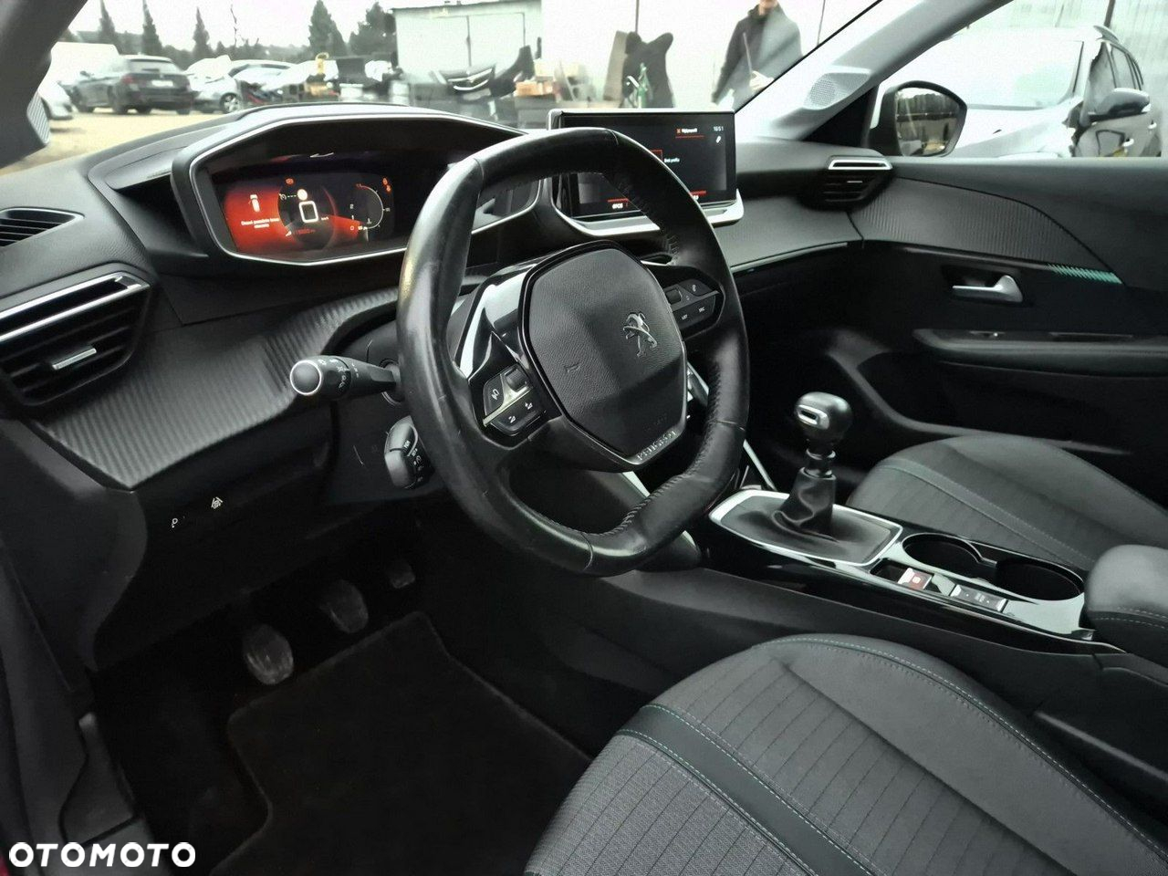 Peugeot 208 - 13