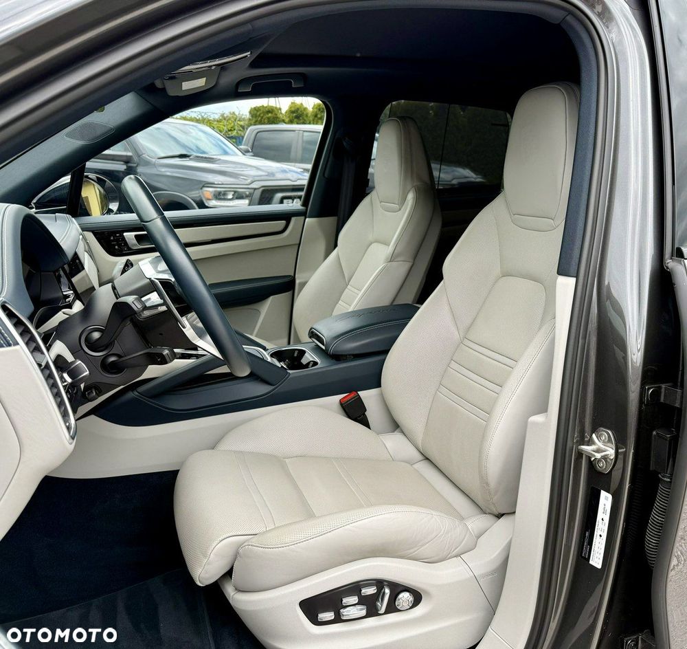 Porsche Cayenne - 14