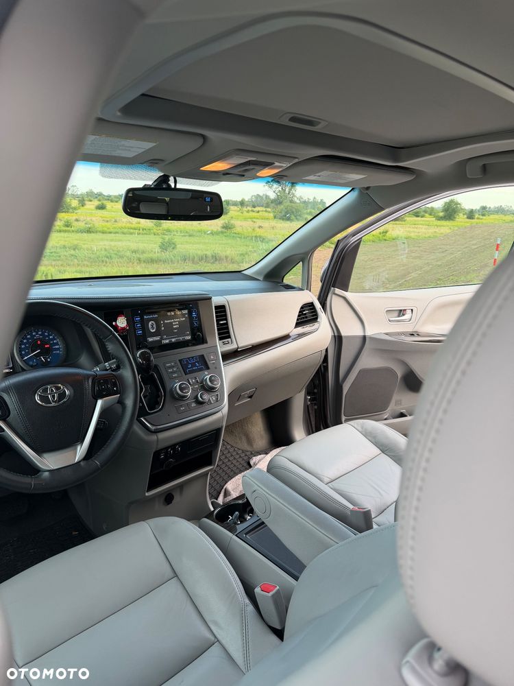 Toyota Sienna 3.5 V6 - 10